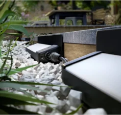 Philips Hue Amarant Verstraler - Wit En Gekleurd Licht - Zwart - Laagspanning -Tuinmeubelseries Winkel 1200x1144 2