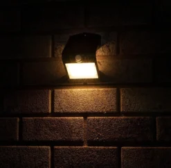 Proventa Solar LED Buitenlamp Met Bewegingssensor - Wandlamp Model Jerrel - Zwart 5 Proventa Solar LED Buitenlamp Met Bewegingssensor - Wandlamp Model Jerrel - Zwart -Tuinmeubelseries Winkel 1200x1177 5