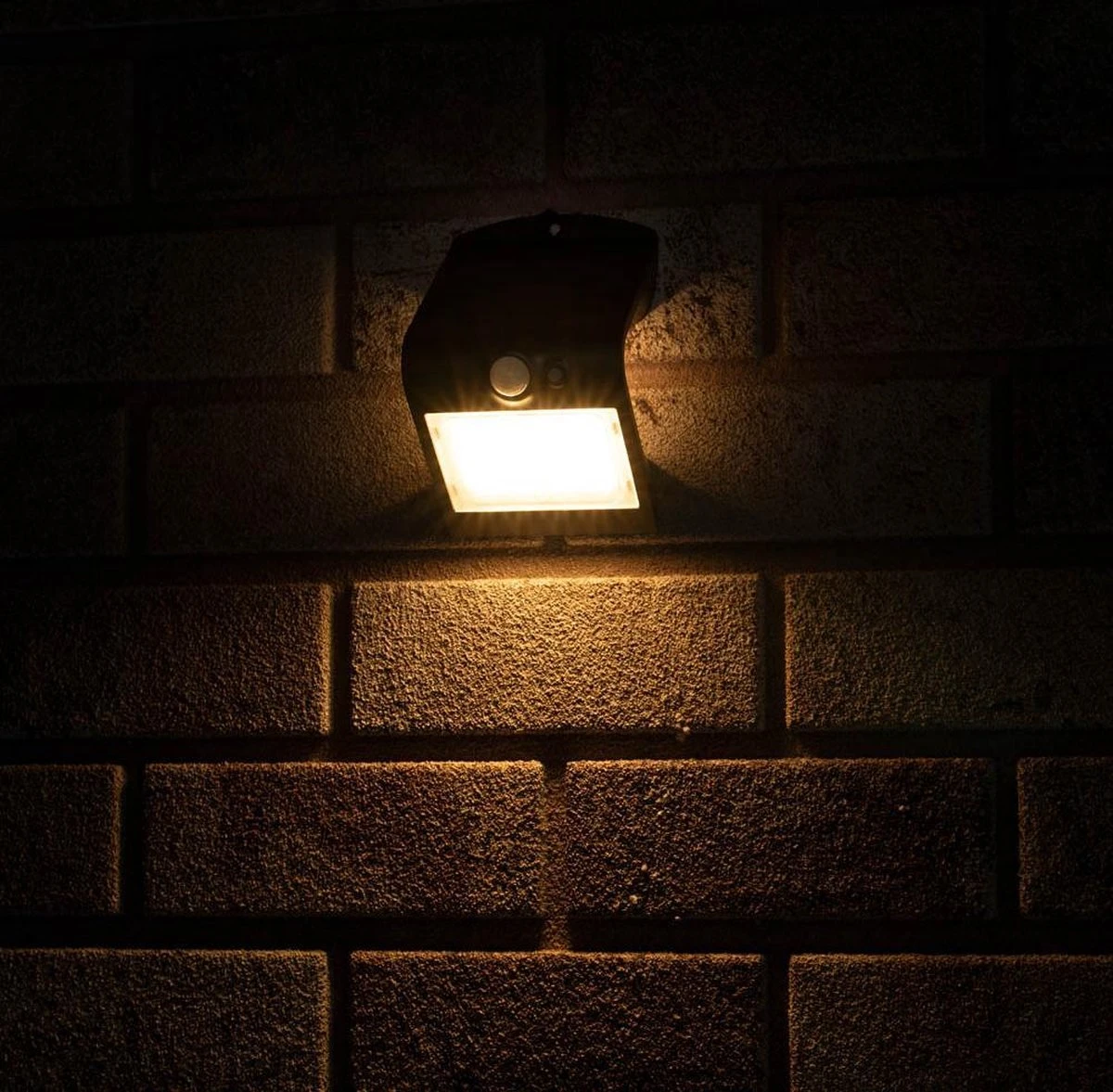 Proventa Solar LED buitenlamp met bewegingssensor - Wandlamp model Jerrel - Zwart Proventa Solar LED Buitenlamp Met Bewegingssensor - Wandlamp Model Jerrel - Zwart -Tuinmeubelseries Winkel 1200x1177 5