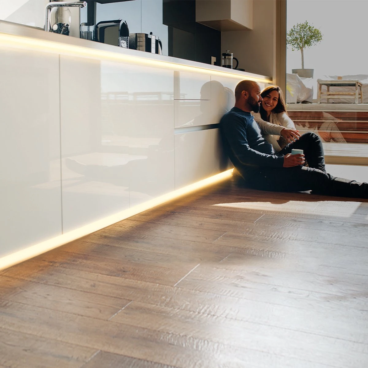 HOFTRONIC FLEX120 - Dimbare LEDstrip 10m - 3000K Warm wit - IP65 voor binnen en buiten - 120 LEDs per meter 2835 High Lumen - 640 Lumen per meter - Waterdicht en UV bestendig - Per meter inkortbaar - Incl. Netvoeding en eurostekker HOFTRONIC FLEX120 - Dimbare LEDstrip 10m - 3000K Warm Wit - IP65 Voor Binnen En Buiten - 120 LEDs Per Meter 2835 High Lumen - 640 Lumen Per Meter - Waterdicht En UV Bestendig - Per Meter Inkortbaar - Incl. Netvoeding En Eurostekker -Tuinmeubelseries Winkel 1200x1200 2026