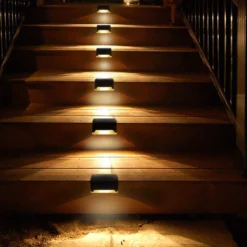 BIZZ Light ® Solar Buitenlamp Met Dag En Nacht Sensor Op Zonne Energie - IP65 Waterdicht- 4 Stuks - Tuinverlichting - Warm Wit - Zonne-energie - Voor Trappen, Hekken, Terras -Tuinmeubelseries Winkel 1200x1200 2140