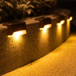 BIZZ Light ® Solar Buitenlamp Met Dag En Nacht Sensor Op Zonne Energie - IP65 Waterdicht- 4 Stuks - Tuinverlichting - Warm Wit - Zonne-energie - Voor Trappen, Hekken, Terras -Tuinmeubelseries Winkel 1200x1200 2141