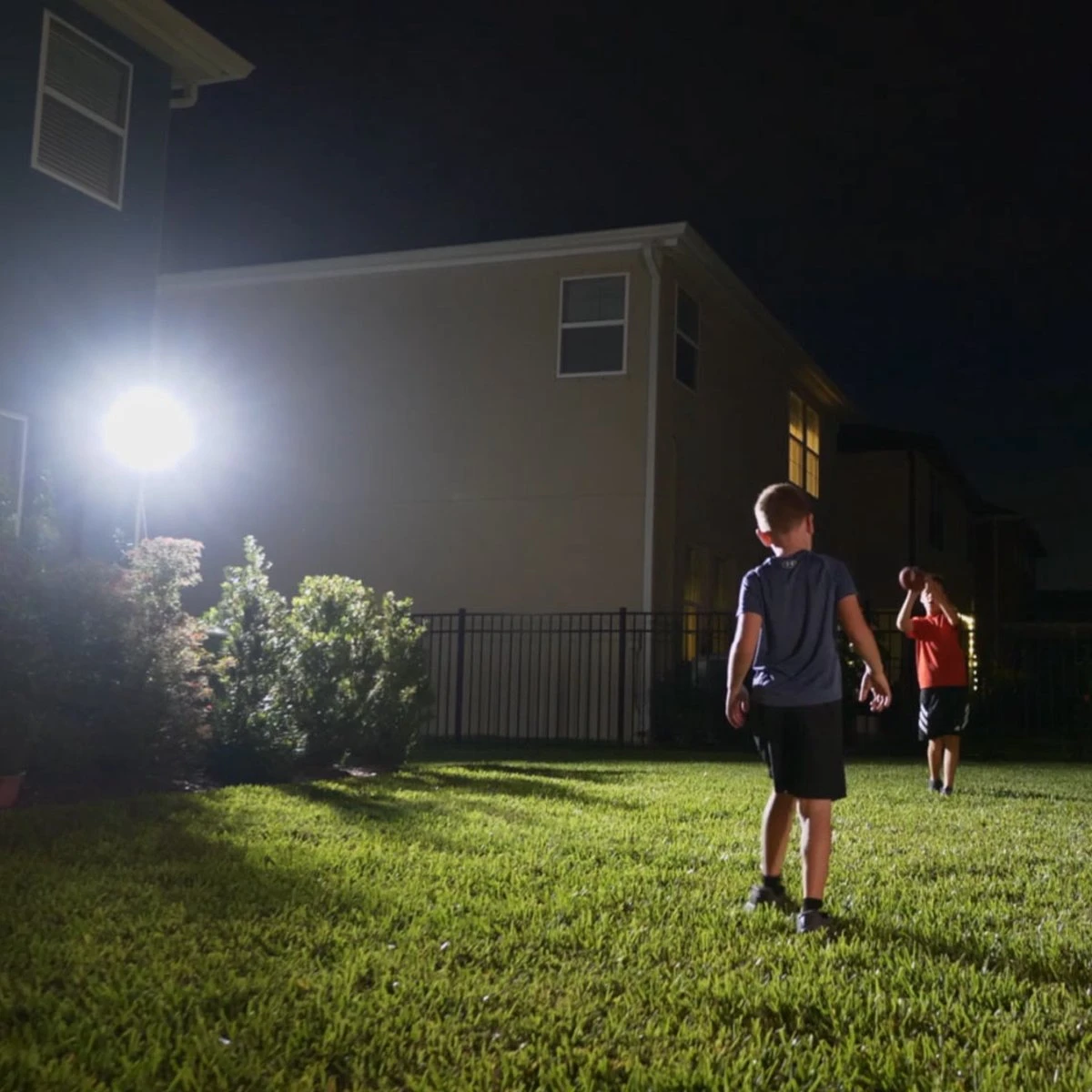 Panta Safe Light Solar LED - 8 high-power LED's - tot 7,5 meter bereik - weerbestendig & robuust - uitschakelfunctie - daglichtsensor Panta Safe Light Solar LED - 8 High-power LED's - Tot 7,5 Meter Bereik - Weerbestendig & Robuust - Uitschakelfunctie - Daglichtsensor -Tuinmeubelseries Winkel 1200x1200 2422