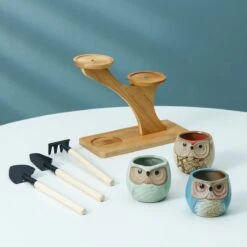 Luxe Bamboe Houten Boom Met 3 Keramiek Uil Bloempotten/Plantenpotten Op Standaard/Voet Voor Binnen En Buiten - Modern Design Bloempot/Plantenpot Op Poten/Pootjes-Plantenbak Mini Cactus Nep Plant Pot Houder - Kleine Bloembakken Plantenrek/Plantenkurk 6 Luxe Bamboe Houten Boom Met 3 Keramiek Uil Bloempotten/Plantenpotten Op Standaard/Voet Voor Binnen En Buiten - Modern Design Bloempot/Plantenpot Op Poten/Pootjes-Plantenbak Mini Cactus Nep Plant Pot Houder - Kleine Bloembakken Plantenrek/Plantenkurk -Tuinmeubelseries Winkel 1200x1200 2537
