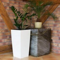 Prosperplast Kunststof Urbi Bloempot/plantenpot Met Binnenpot Wit 32 X 32 X 61 Cm - 21/49 Liter - Hoge Vierkante Bloempotten -Tuinmeubelseries Winkel 1200x1200 2605