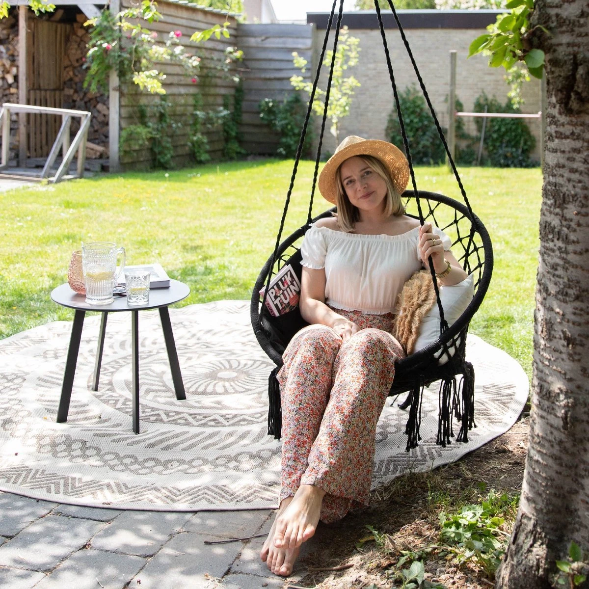 Vita5 Macramé Hangstoel - Voor Binnen en Buiten - Zonder Standaard - Incl. Kussen, Boekenvak en Beschermhoes - Tot 150kg - Zwart Vita5 Macramé Hangstoel - Voor Binnen En Buiten - Zonder Standaard - Incl. Kussen, Boekenvak En Beschermhoes - Tot 150kg - Zwart -Tuinmeubelseries Winkel 1200x1200 465