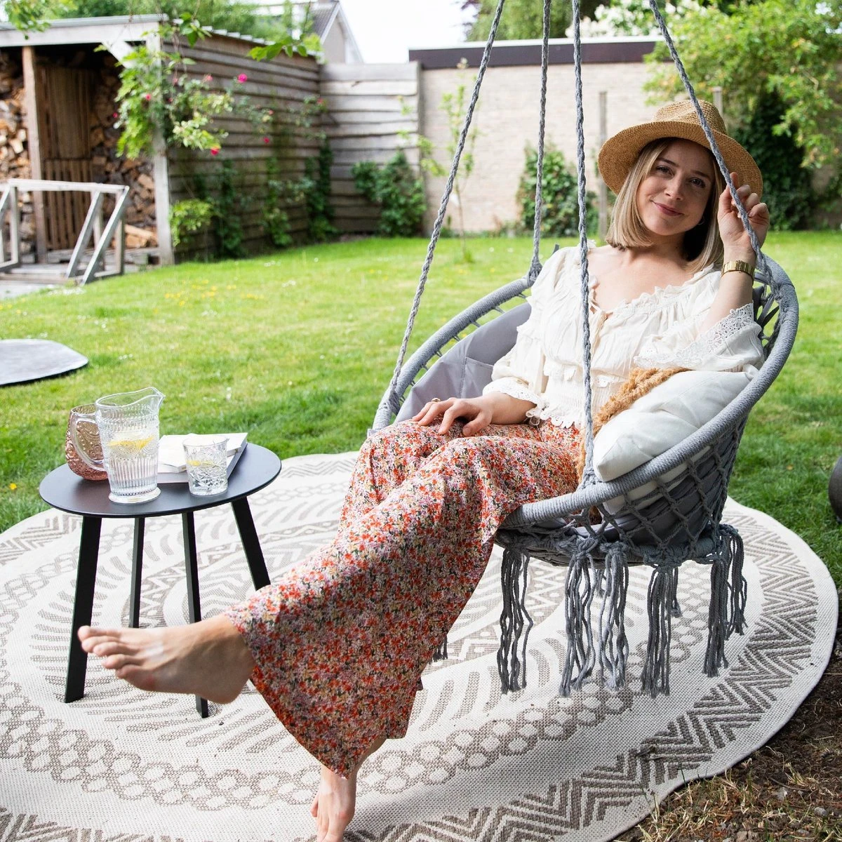 Vita5 Macramé Hangstoel - Voor Binnen en Buiten - Zonder Standaard - Incl. Kussen, Boekenvak en Beschermhoes - Tot 150kg - Grijs Vita5 Macramé Hangstoel - Voor Binnen En Buiten - Zonder Standaard - Incl. Kussen, Boekenvak En Beschermhoes - Tot 150kg - Grijs -Tuinmeubelseries Winkel 1200x1200 495