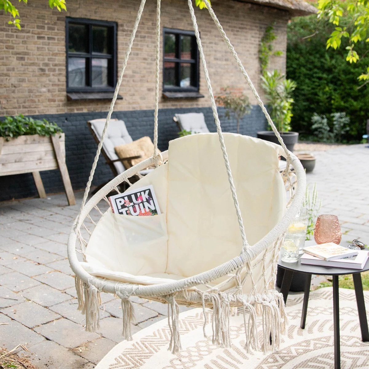 Vita5 Macramé Hangstoel - Voor Binnen en Buiten - Zonder Standaard - Incl. Kussen, Boekenvak en Beschermhoes - Tot 150kg - Beige Vita5 Macramé Hangstoel - Voor Binnen En Buiten - Zonder Standaard - Incl. Kussen, Boekenvak En Beschermhoes - Tot 150kg - Beige -Tuinmeubelseries Winkel 1200x1200 530